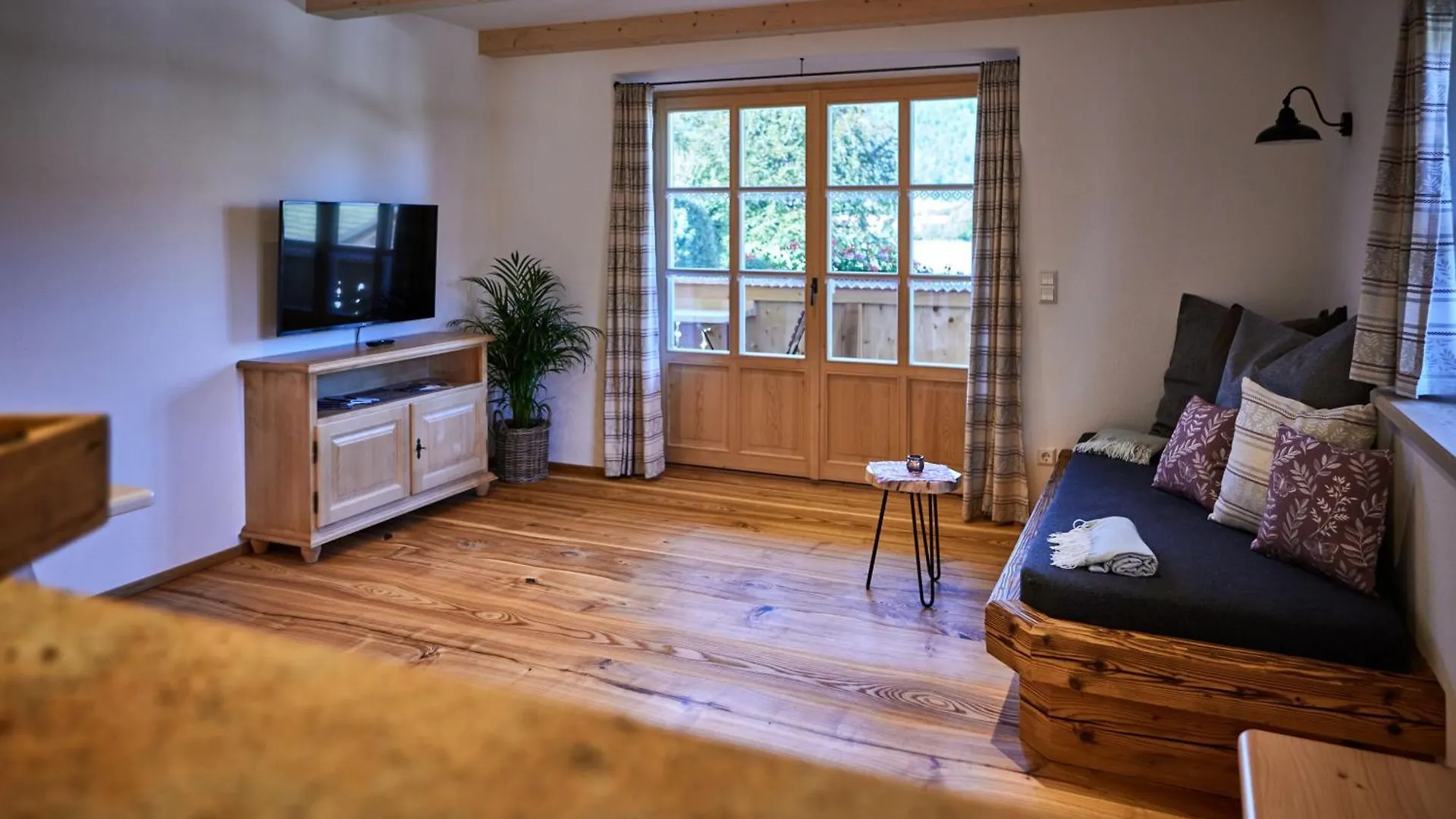Apartment Ferienwohnungen Bergbleamal Rottach-Egern