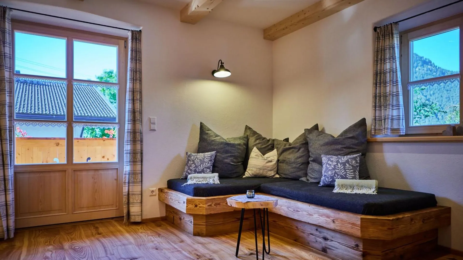 Apartment Ferienwohnungen Bergbleamal Rottach-Egern
